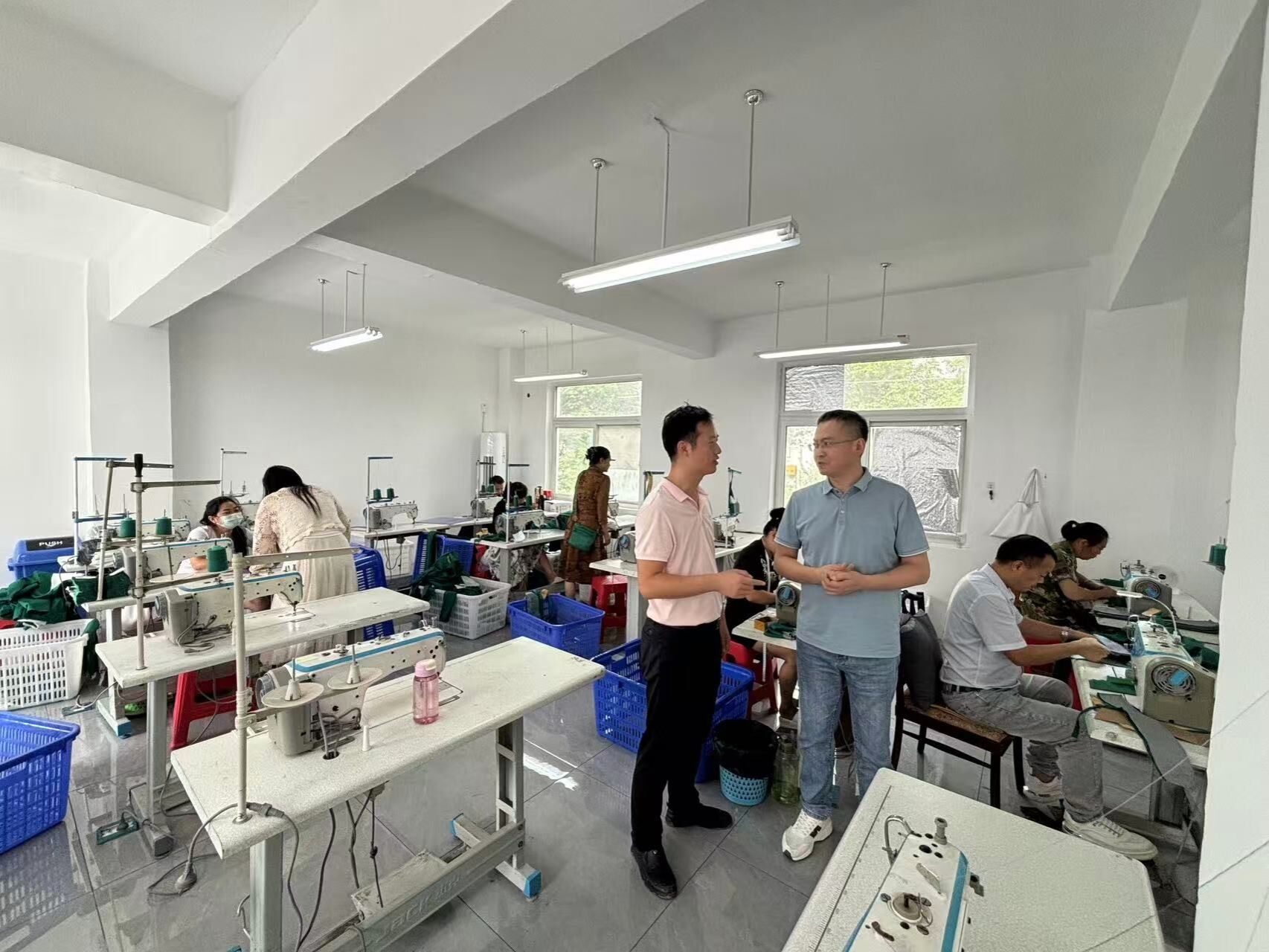 成都纺织高等专科学校助力屏山县“乡村工厂”服装产业工人技能提升培训——书楼镇、鸭池镇站培训顺利举办